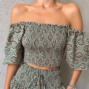 NWT Zara Cropped‎ Top with Puff Sleeves